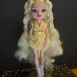 Delilah Fields Rainbow High! with Yellow Dress and Blonde Hair